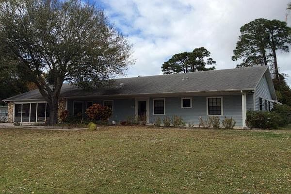 Home For Sale In Lakewood Park