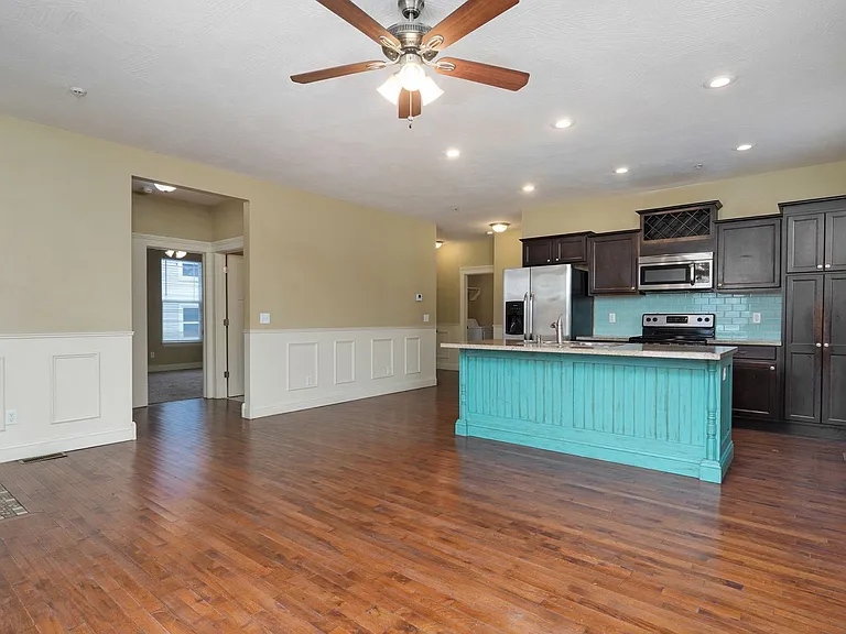 1040 E Walnut St — Photo 20
