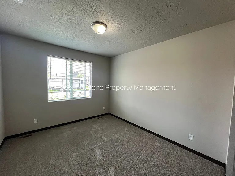 246 N Olivewood Ln — Photo 8