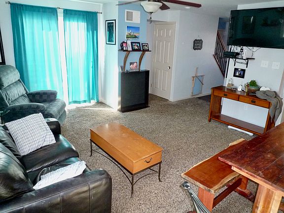 5th image of 160 Channing Dr