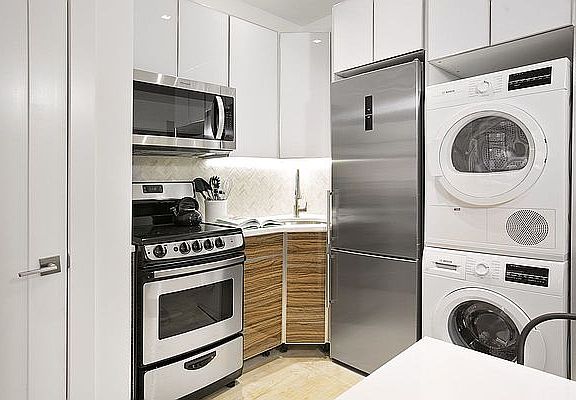 3rd image of 222 E 10th St #3