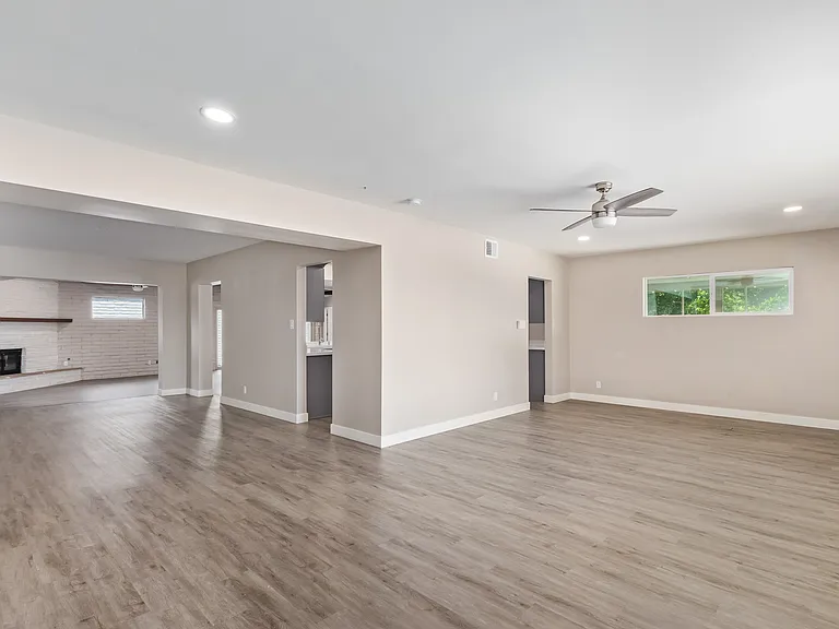 2136 W Village Dr — Photo 8