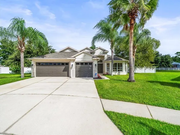 6840 Sparkling Way, Wesley Chapel, FL 33545