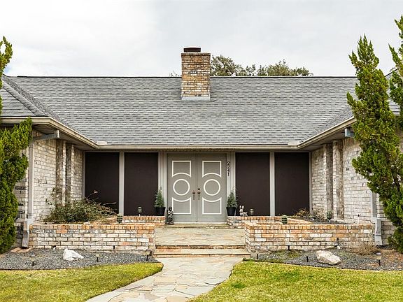 3rd image of 2241 Lake Forrest Dr