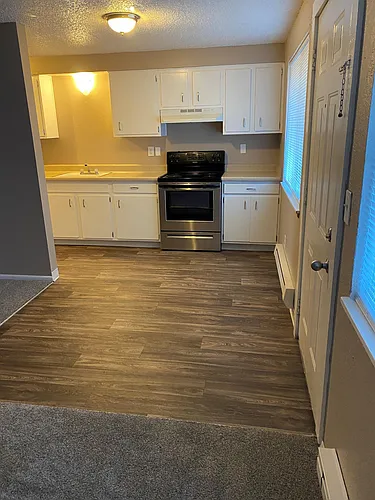 Valley Manor Apartments Photo 1