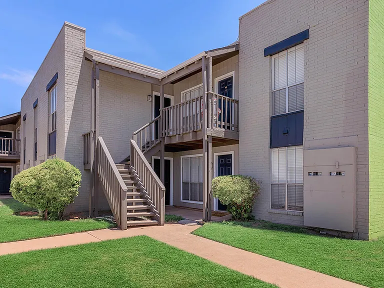 Bel Air Creekside — Photo 20