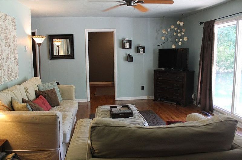 2nd image of 2652 Lakeside Dr