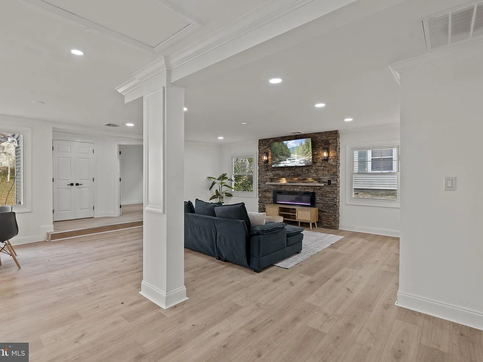 5 bed, 1864 sqft, $4,500 — Photo 4