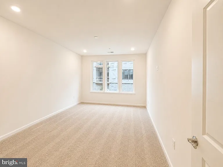 421 Washington St #1103 — Photo 14