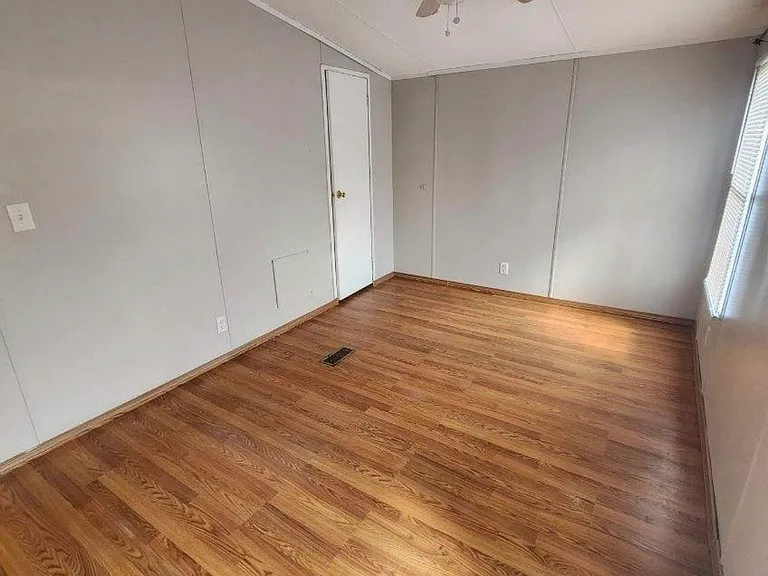 2815 Carver Ave — Photo 9