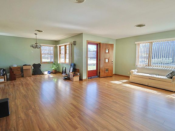 3rd image of 236 E Walnut St