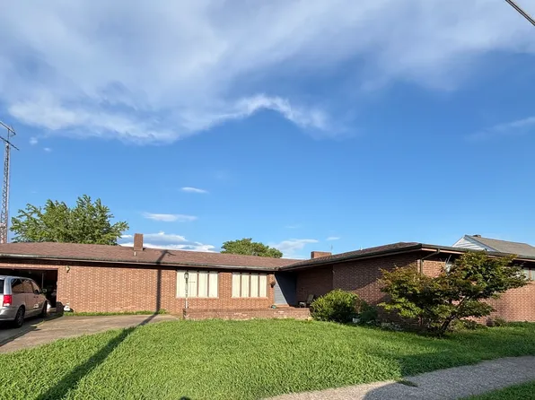 406 S Walnut St, Pinckneyville, IL 62274