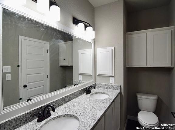 3rd image of 913 E Seideman St #913