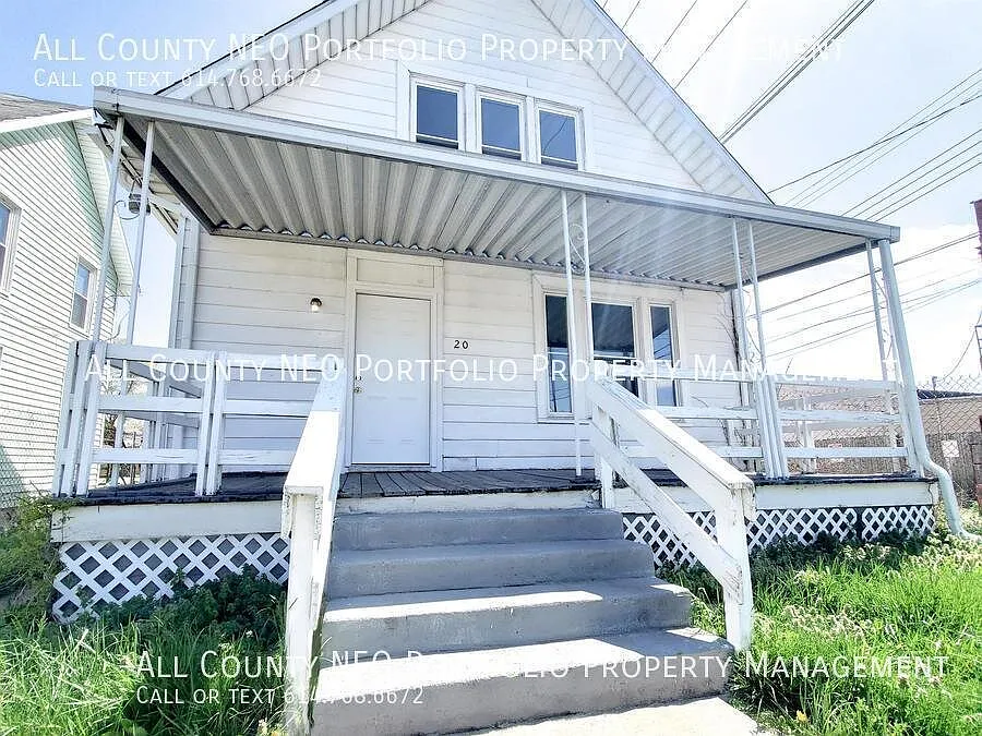 Spacious 2-Bedroom Home in North Hilltop! — Photo 1