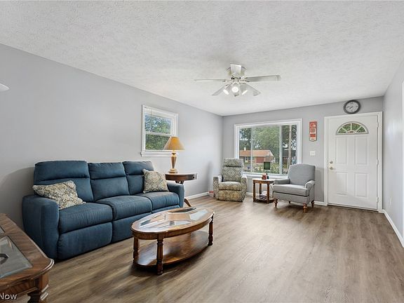 3rd image of 36310 Stevens Blvd