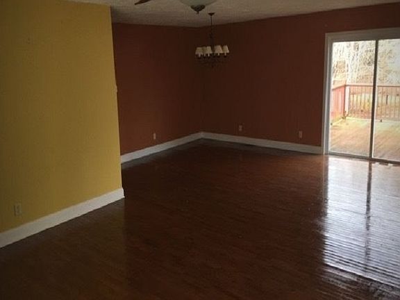 4th image of 21 Shadow Lake Dr
