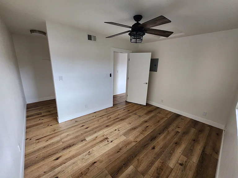 157 W Ash Ave #E — Photo 15
