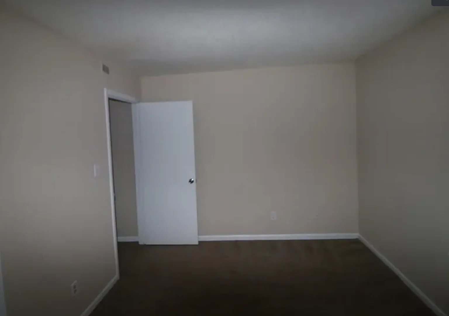 Spacious 3 Bedroom Home! New and renovated — Photo 3