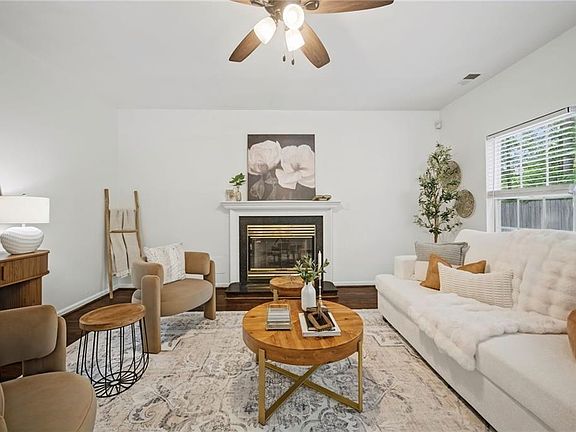 4th image of 3849 Whitley Park Dr