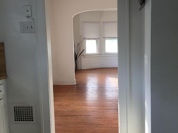 4th image of 2802 Winsted Dr