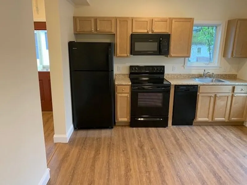 2 bed, 1.0 bath, $2,220 — Photo 3