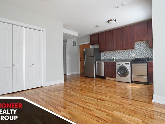 2nd image of 550 W Arlington Pl #550102