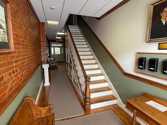 3rd image of 33 Main St APT 3