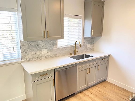 2nd image of 2604-2606 S Aviation Blvd #2606B