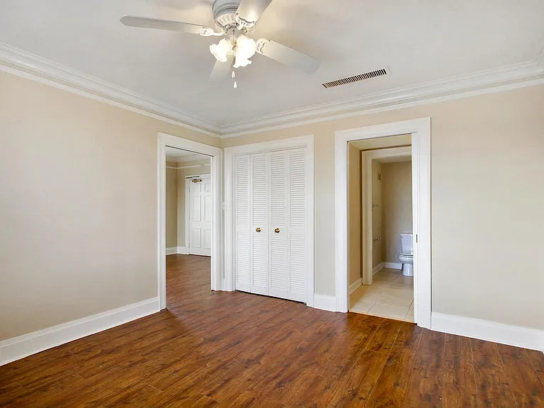 419 E Broughton St #4 — Photo 8