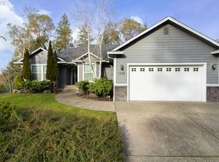 1738 NE Reagan Dr, Roseburg, OR 97470
