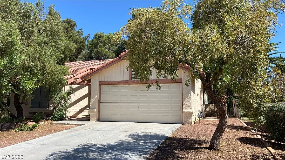 3 bed, 2.0 bath, 1607 sqft, $2,105 — Photo 2