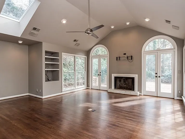 4601 Club Cir NE — Photo 5