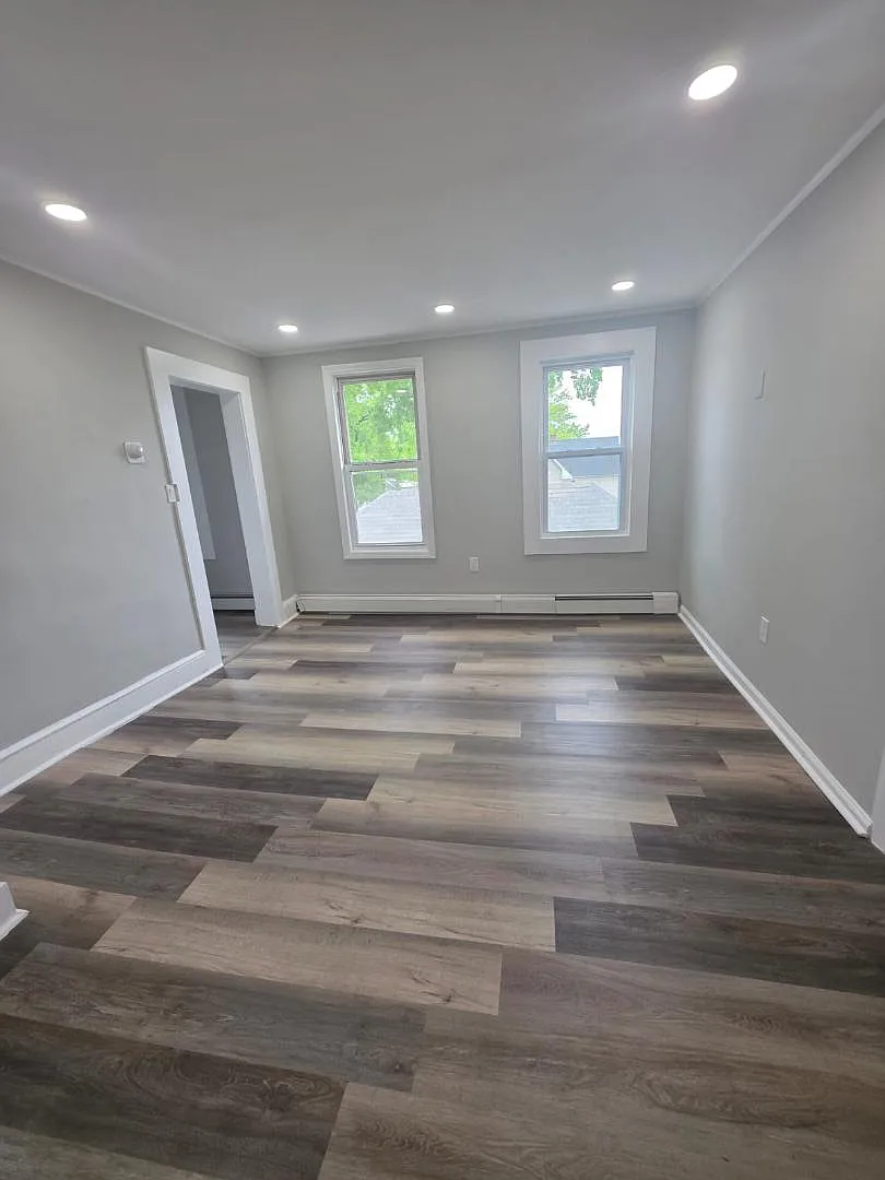 337 Fisher Ave - 337 Apt 2 2nd floor — Photo 2