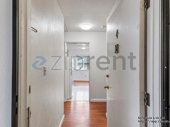 4th image of 321 Athol Ave #4