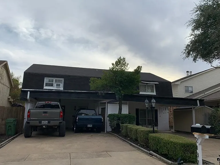 This is a two unit duplex building. This is an old photo of both sides. Travel professionals with full background checks live in the opposite unit as well.