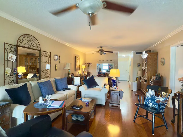 1200 SW 12th St #305 — Photo 23