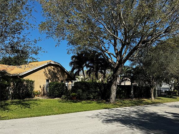 5th image of 5091 NW 51st Ave