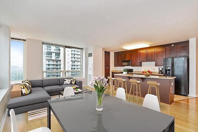 1st image of 33 W Ontario St APT 030B