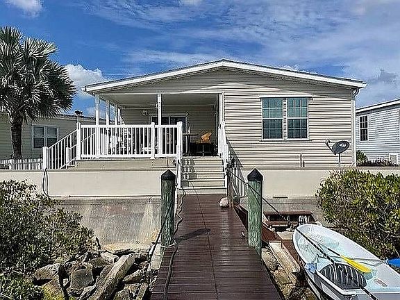 3rd image of 117 E Harbor Dr #117