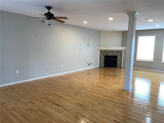 2nd image of 1104 Tamarisk Dr