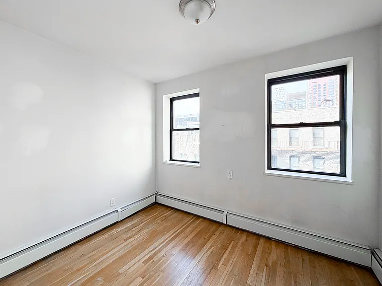 523 W 49th St #5B — Photo 9