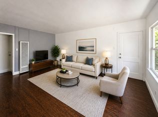 8706 Parthenia Pl APT 8, North Hills, CA 91343