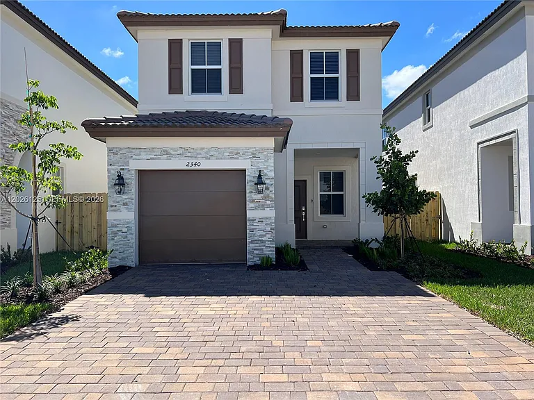 2340 NW 130th Ter — Photo 2