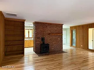 3 bed, 2.5 bath, 1700 sqft, $2,400 — Photo 2