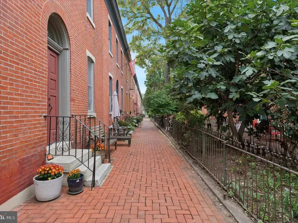 2202 Madison Sq, Philadelphia, PA 19146