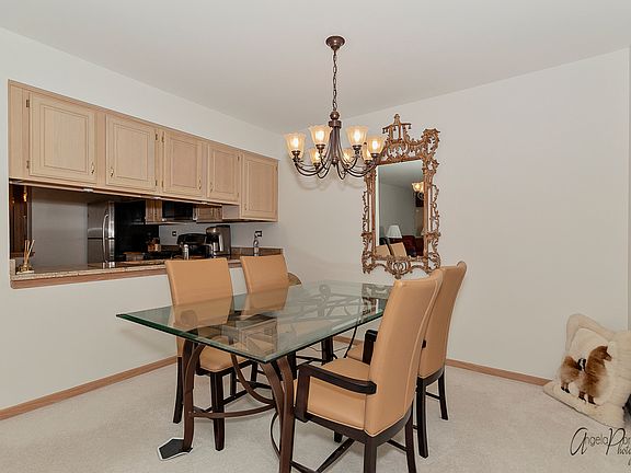 5th image of 440 E Montrose Ave APT 410