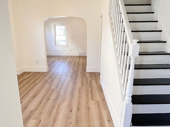 4th image of 1396 Newport Ave