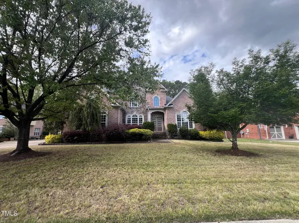 222 Creststone Dr, Cary, NC 27519