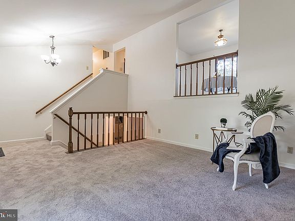 2nd image of 8 Jonquil Ct