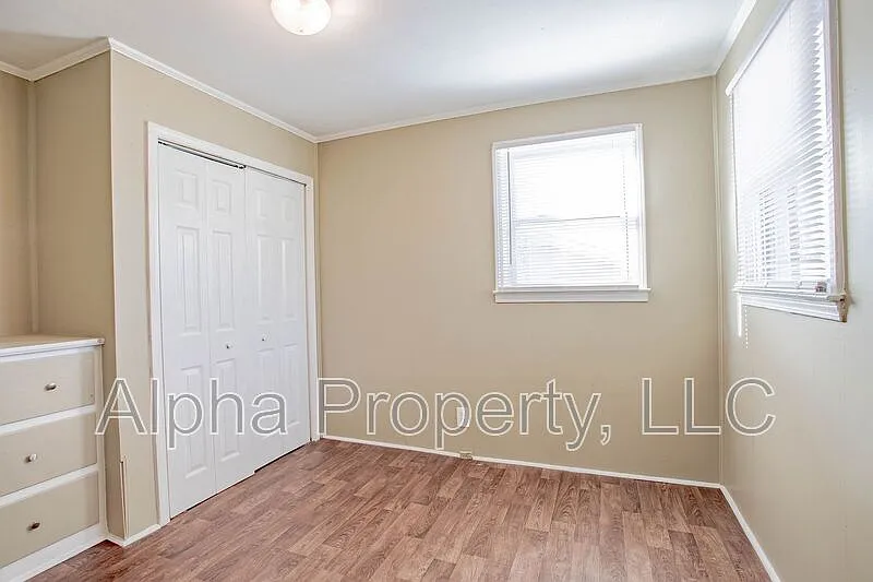2 bed, 1.0 bath, $850 — Photo 4